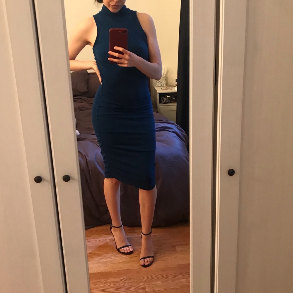 🦚 Veronica M -  Mock-neck Bodycon Dress w/ Side Ruching - XS